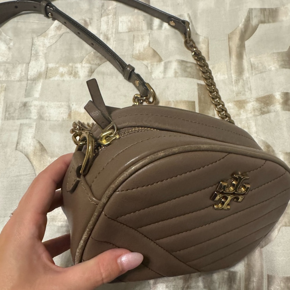 Tory Burch Kira Small Chevron Crossbody Camera Bag - Taupe - Picture 10 of 17